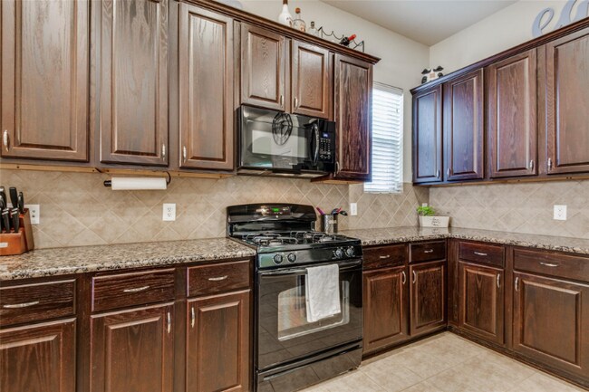 Building Photo - 520 Hummingbird Dr