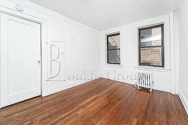 Foto del edificio - 1 bedroom in ASTORIA NY 11102