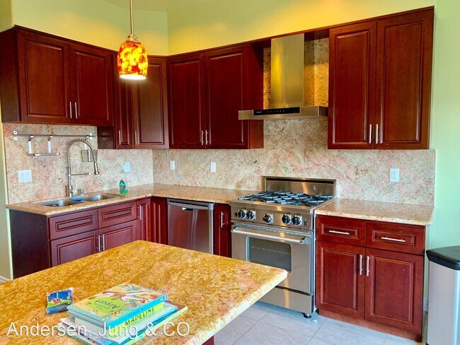 Building Photo - 3 br, 2.5 bath House - 7027 Geary Boulevard