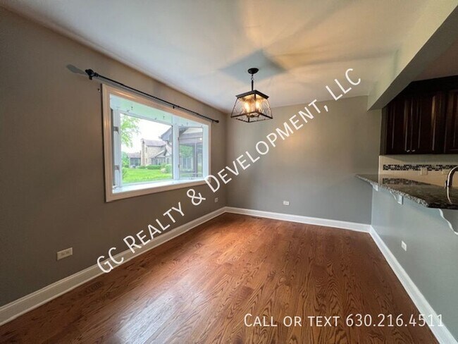 Building Photo - **CYPRESS COURT TOWNHOME - POPLAR CREEK SU...