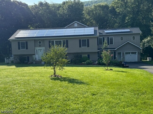 Building Photo - 32 Woodland Dr