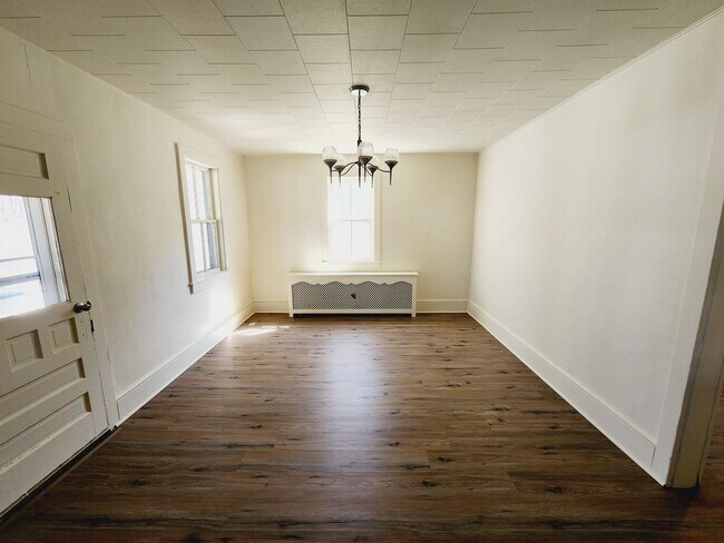 Building Photo - Amazing 4 bedroom home in Pocono Lake!