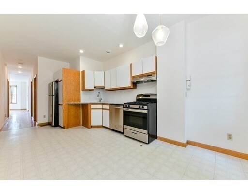 Building Photo - 530-532 E 6th St
