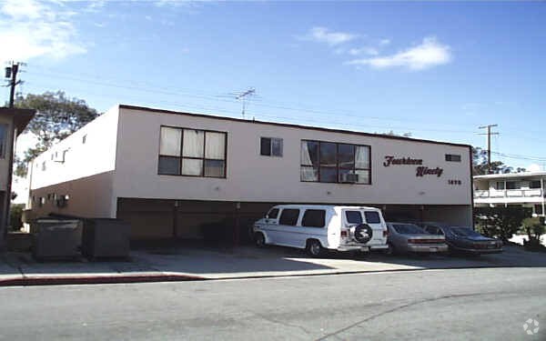 Primary Photo - 1490 College View Dr