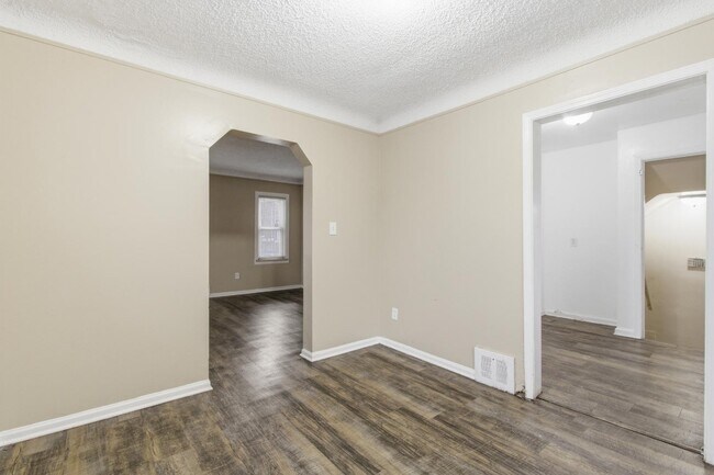 Foto del edificio - 18709 Runyon St