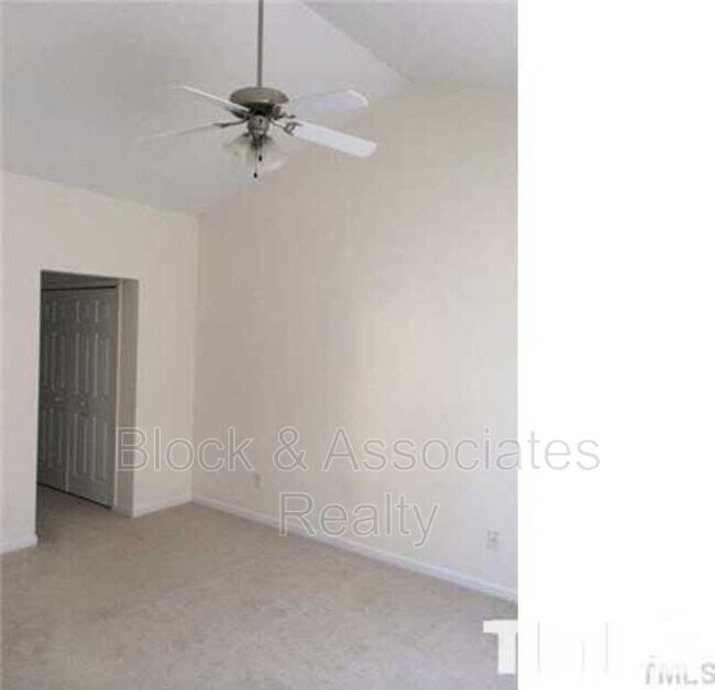 Building Photo - 102 Anamoor Dr