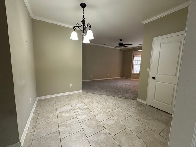 Building Photo - Cobblestone Court Condos