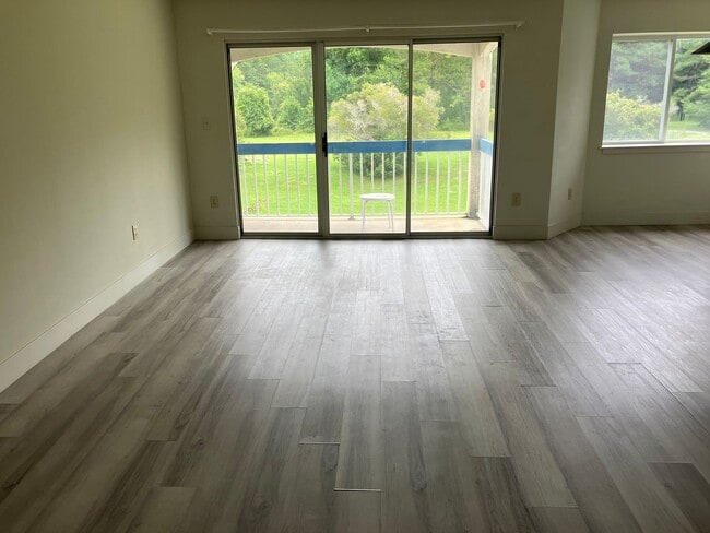 Building Photo - 2 bedroom 2.5 bathroom in Calabash