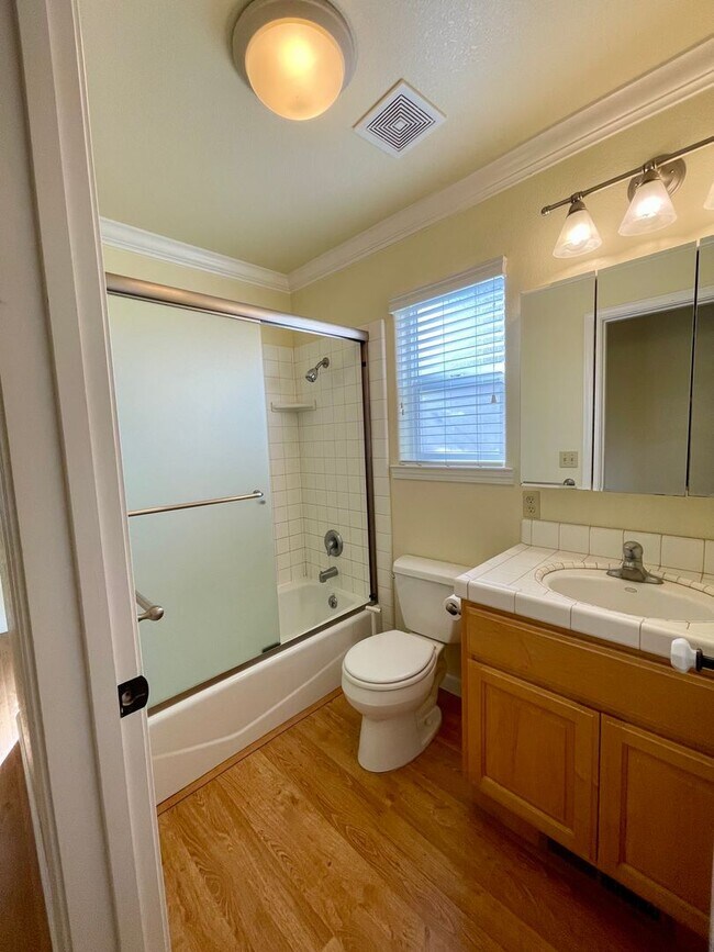 Building Photo - Spacious 3 Bedroom 2 Bath Home in Monterey