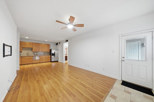 Foto del edificio - 7900 N Stadium Dr