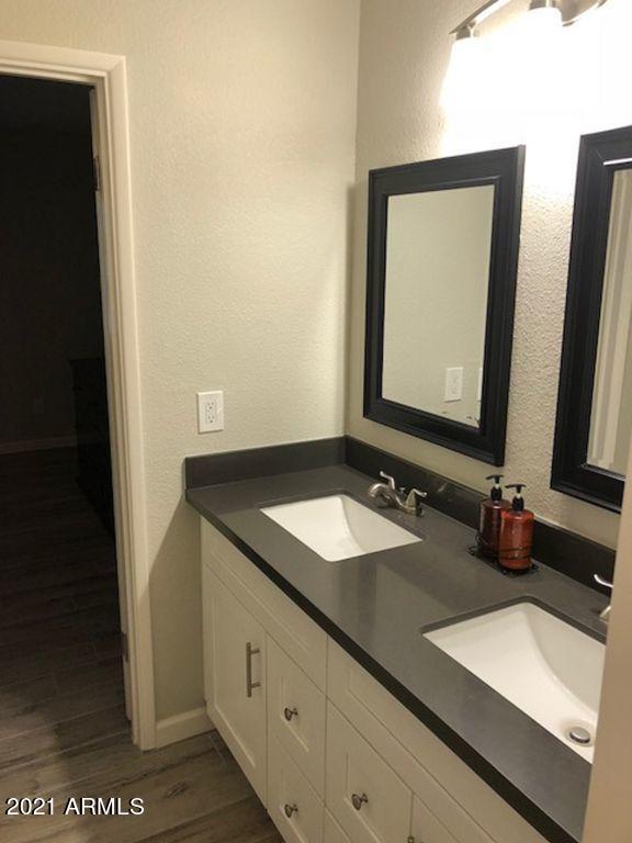 Foto del edificio - 4554 E Paradise Village Pkwy N