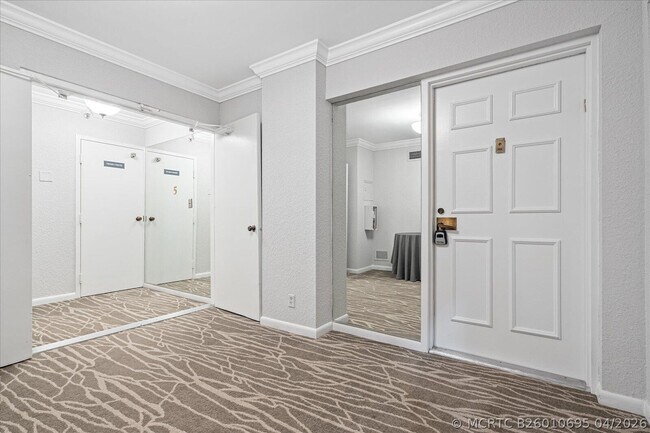 Foto del edificio - 7564 Regency Lake Dr