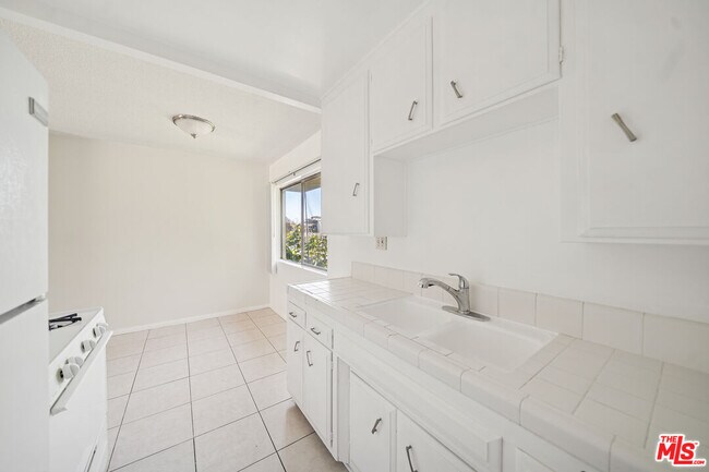 Foto del edificio - 2038 S Holt Ave