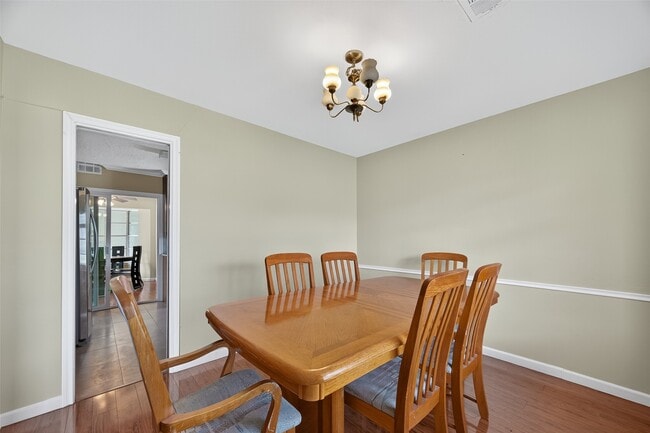 Foto del edificio - 9123 Langdon Ln