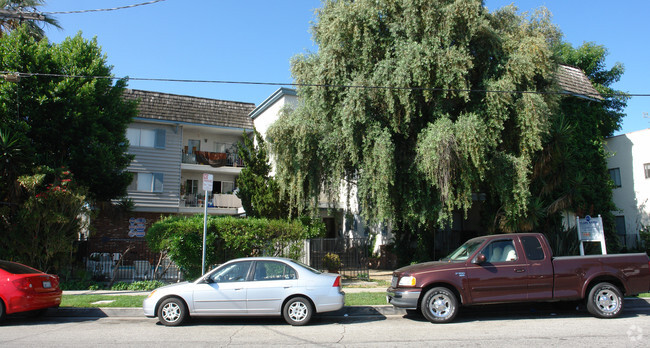 Building Photo - Park Manor Apartments