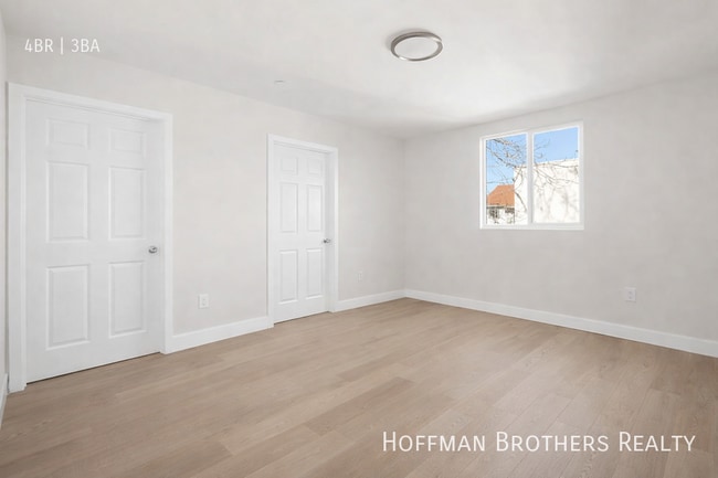 Building Photo - 647 W 97th St