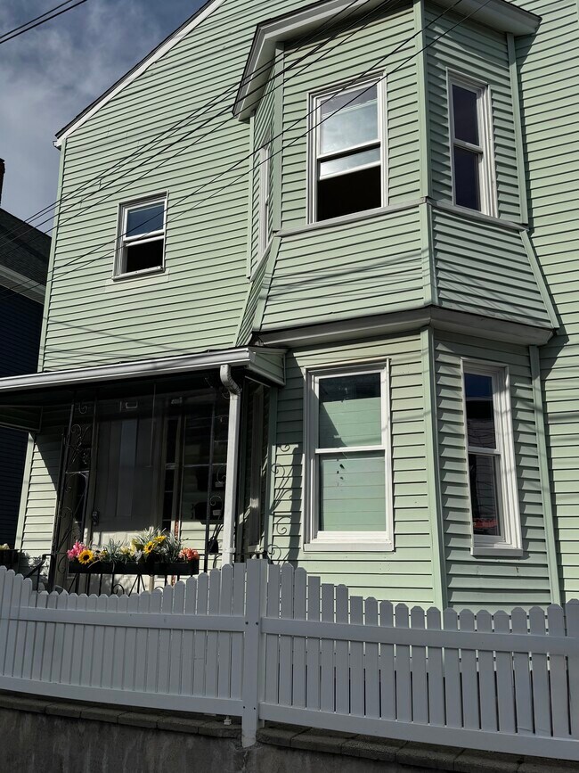 Building Photo - 6 Alston St