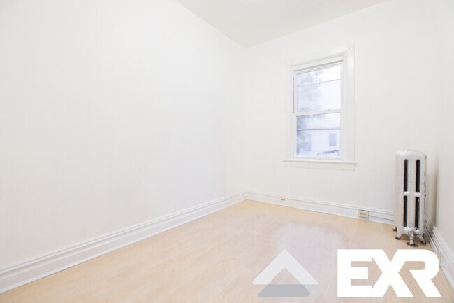 Building Photo - 893 Albany Ave