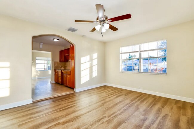 Foto del edificio - 4851 San Pablo Pl