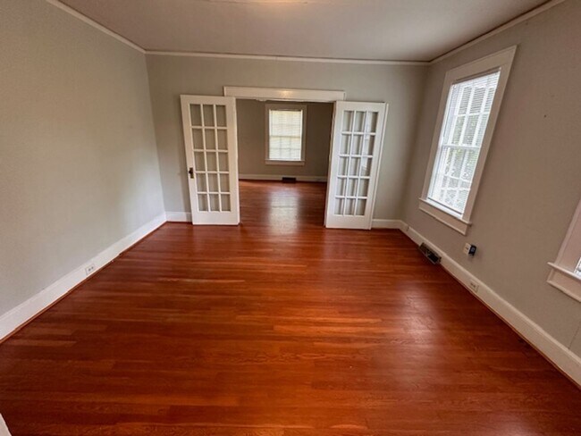 Foto del edificio - Forest Acres Bungalow