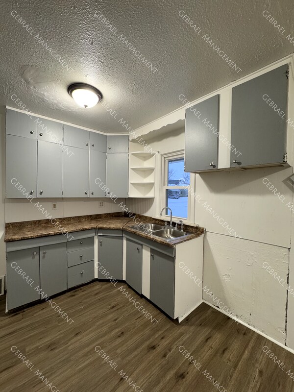 Foto del edificio - 1113 Waldman Ave