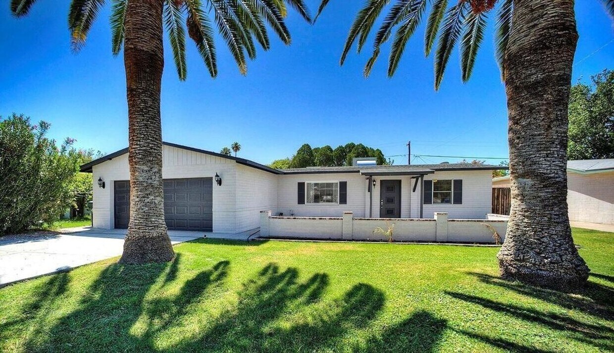 Foto principal - Spectacular North/Central 4Bed/2Ba Home!!