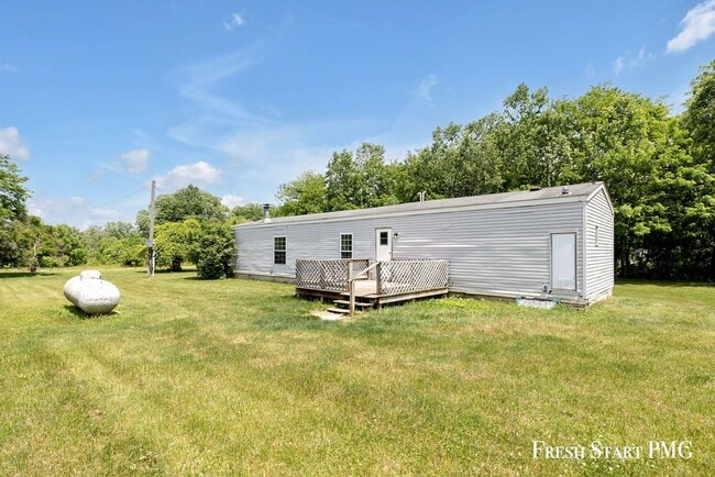 Building Photo - Freshly Renovated 2 Bed, 2 Bath Home on Ac...