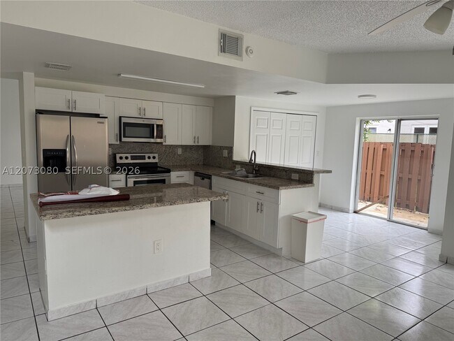 Foto del edificio - 15870 SW 85th St