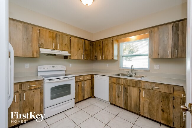 Building Photo - 2416 Timbercreek Loop W