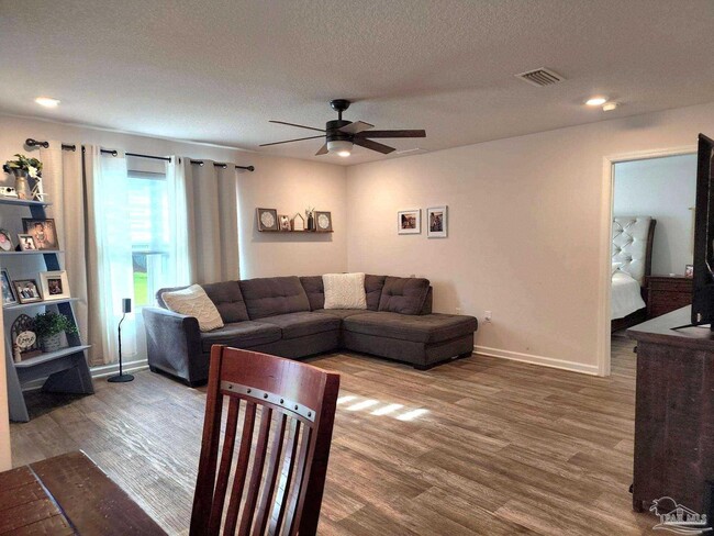 Foto del edificio - 7565 Steeplechase Blvd
