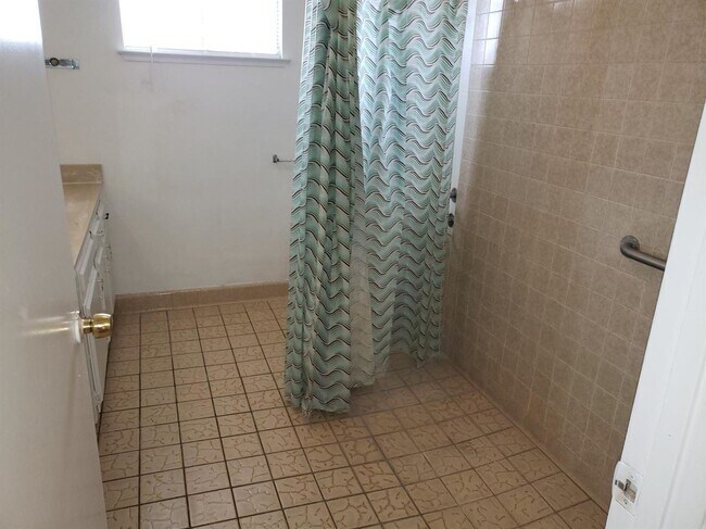 Foto del edificio - 5 br, 3 bath House - 5466 E. Belmont