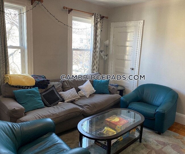 Building Photo - 70 Willow St