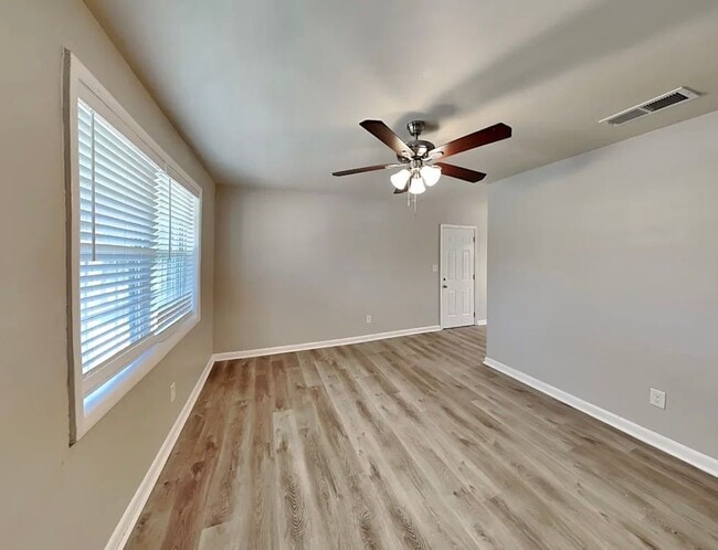 Foto del edificio - 2182 Chestnut Log Loop