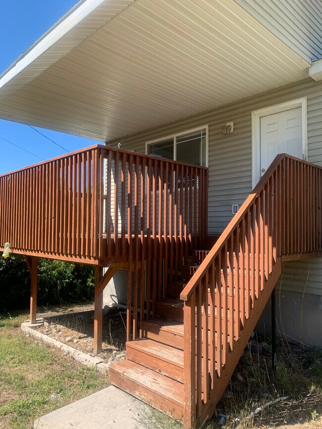 Building Photo - 458 E 1150 N