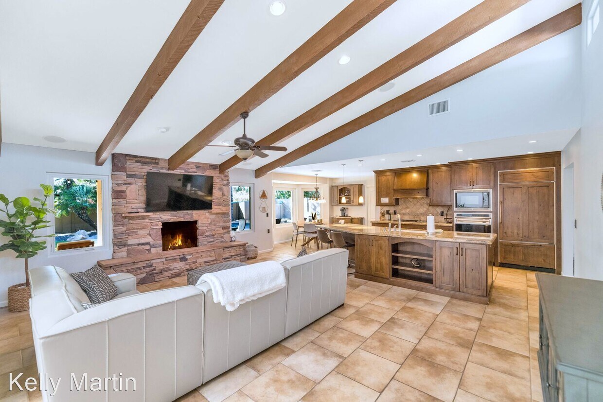 Foto principal - 4 br, 2.5 bath House - 1891 E. Lodge Dr