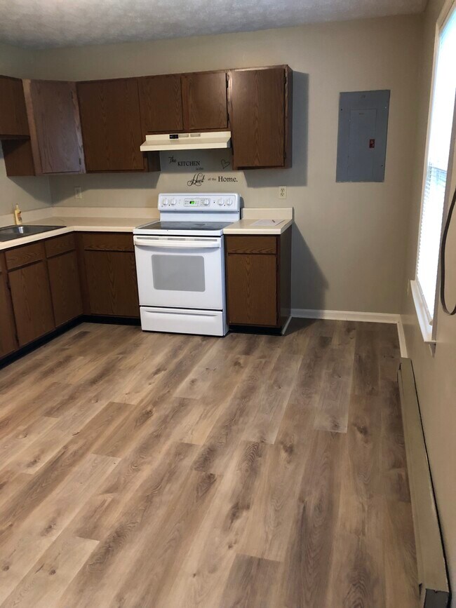 Kitchen - 131 Woodridge Ct