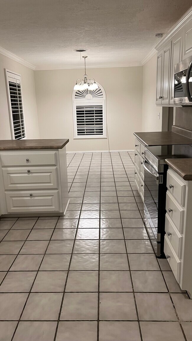 Foto del edificio - 6512 Garwood Rd