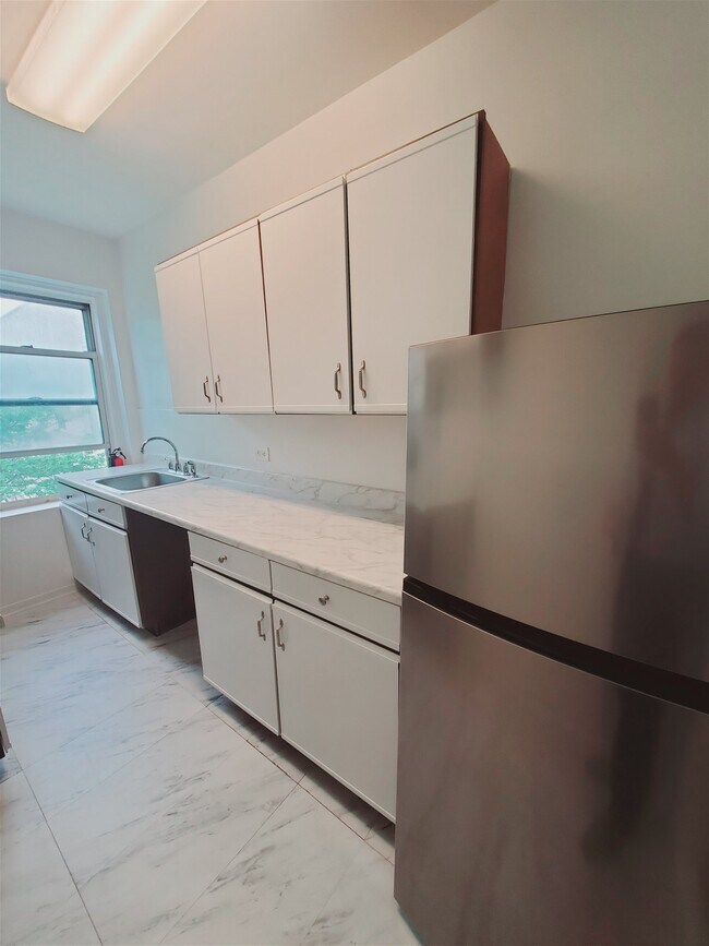 Foto del edificio - 122 Woodside Green Apt #3, Stamford, CT 06...