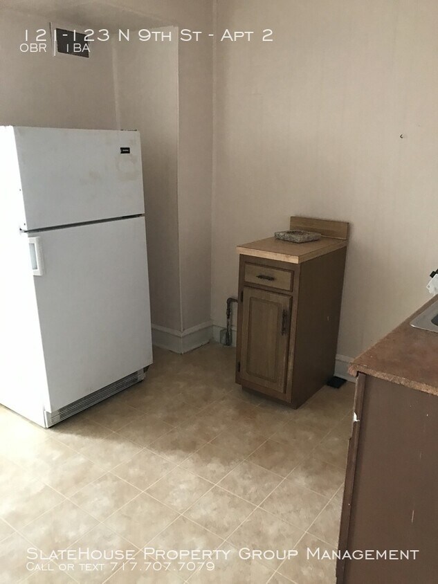 Building Photo - Spacious Studio Apartment