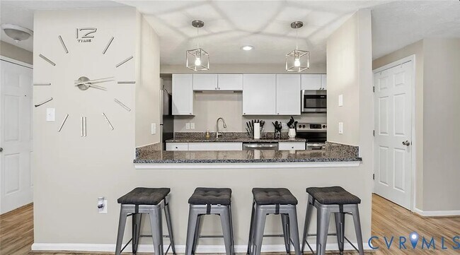 Foto del edificio - 7604 Roscommon Ct