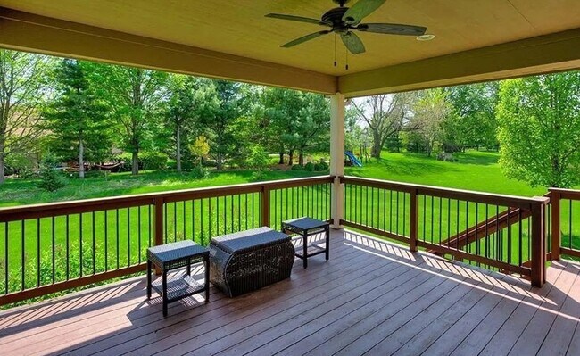 Foto del edificio - 8700 Wooded Point Dr