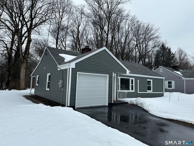 Building Photo - 11 Fyler Dr