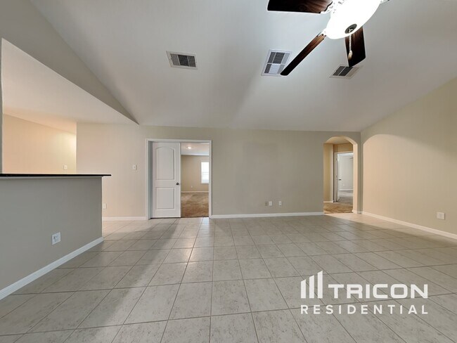 Building Photo - 805 Painted Bison Dr