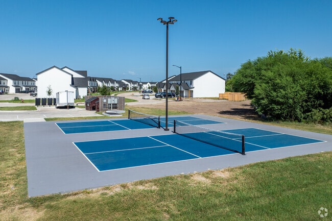 Canchas de Pickleball - Charleston Mills Luxury Townhomes
