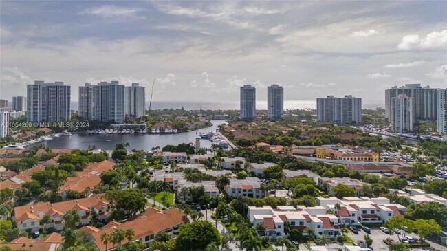 Foto del edificio - 3431 NE 210th St