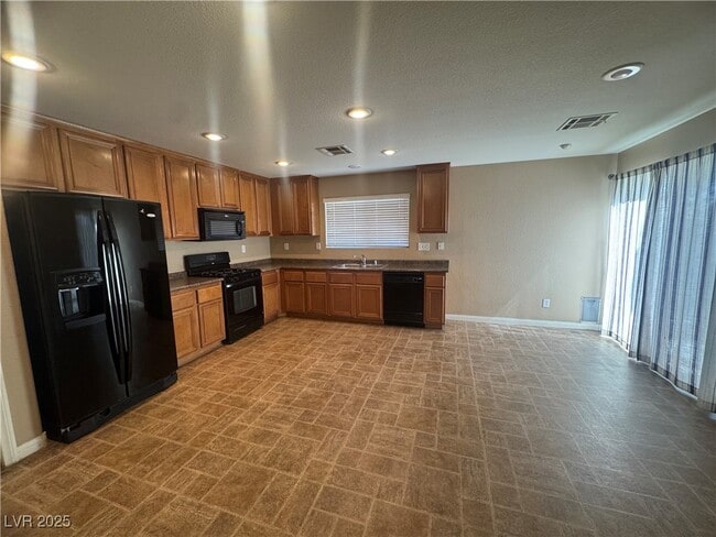 Building Photo - 4860 Golden Shimmer Ave