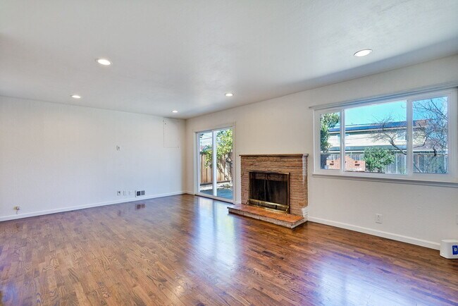 Foto del edificio - Updated 3BR/2BA Home with Great Schools and Convenient Location