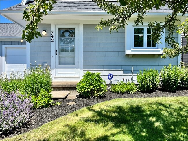 Building Photo - 742 Levelle Ct
