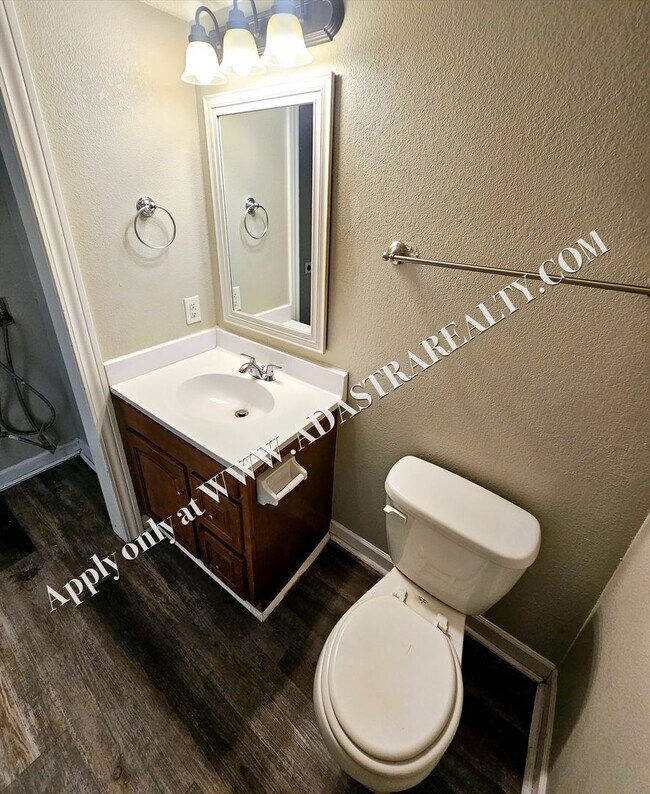 Foto del edificio - Beautiful Townhome in Blue Springs-Available in FEBRUARY!!