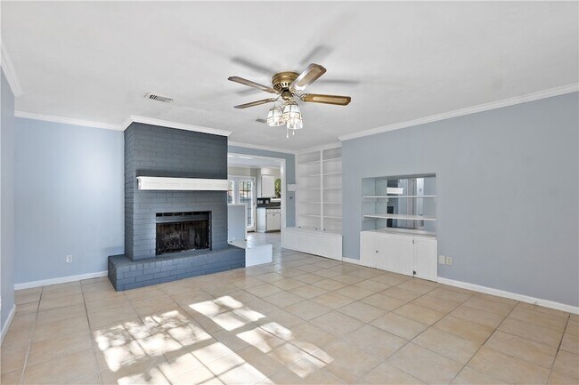 Foto del edificio - 2703 Allen Forest Dr